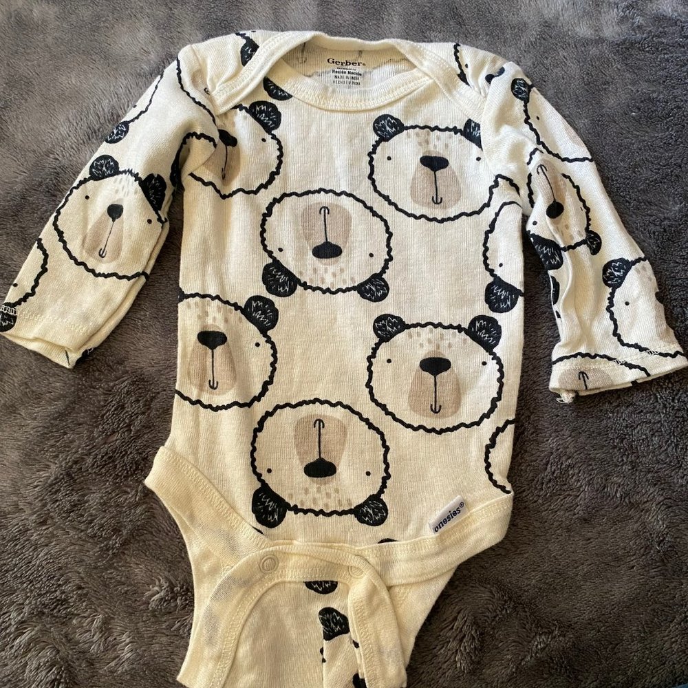 Gerber Newborn Bodysuit. 🌿Bundle 3 for $13